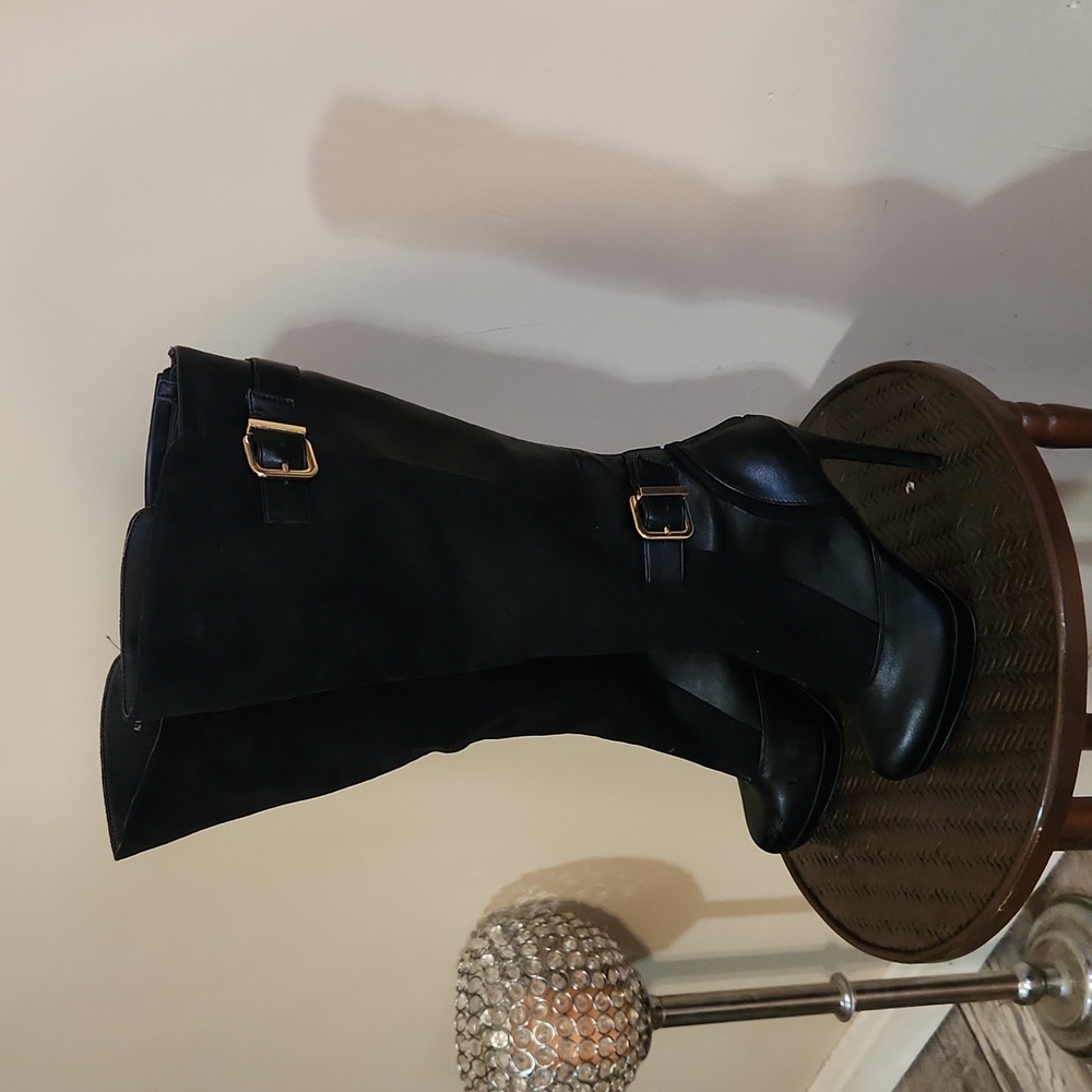 VENUS faux suede and faux leather knee high boot. Size 8. Black.